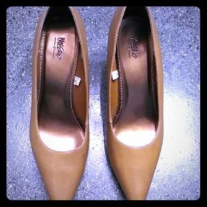 Womens tan size 8 heels
